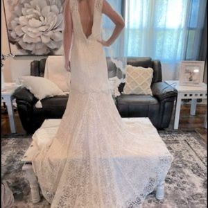 David’s Bridal Wedding Gown and Matching Veil